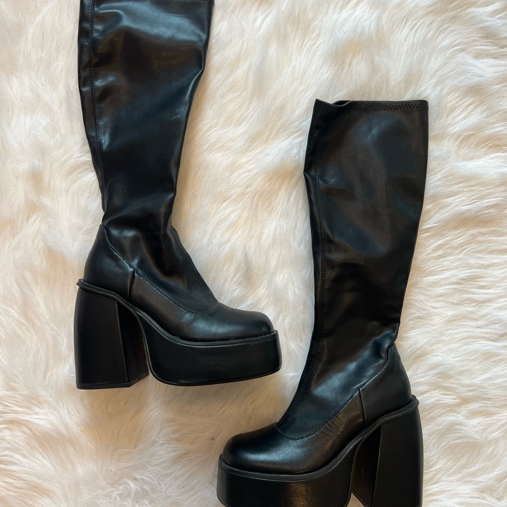 ASOS DESIGN Chaos chunky platform knee boot